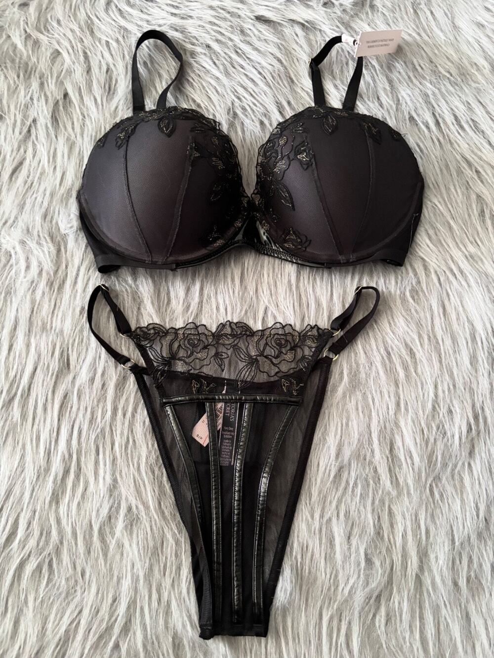 Victoria's Secret Very Sexy Push Up Midnight Affair Bra + Panty Set 32DD / S